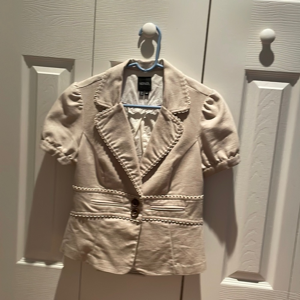 Short sleeve blazer. Super cute for wearing over any camisole or tank.